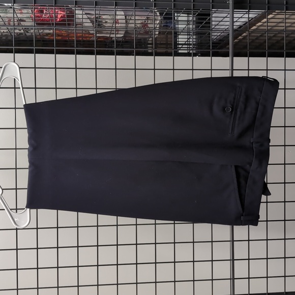 Modern fit, plain front, straight leg - Picture 2 of 3